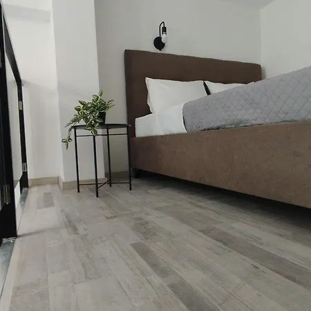 Apartment Gatos Village Luxurious & Lofts