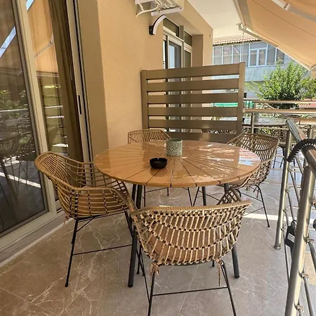 Gatos Village Luxurious Suites&lofts *